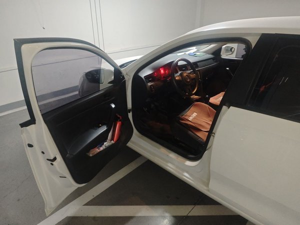 Volkswagen Santana 2015, 148800 км, за 2955 USD - фото 17