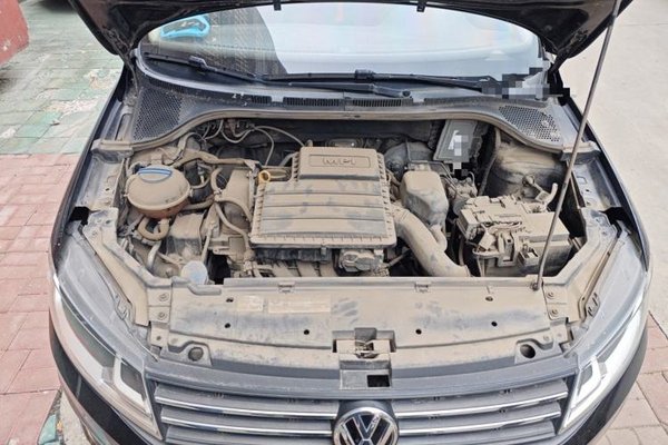 Volkswagen Santana 2016, 65200 км, за 5607 USD