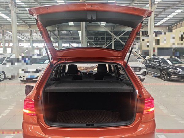 Volkswagen Santana 2018, 44700 км, за 8011 USD