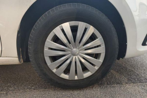 Volkswagen Santana 2021, 13700 км, за 6569 USD