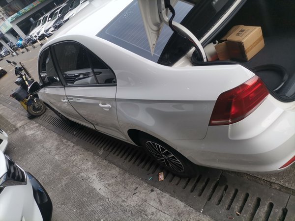 Volkswagen Santana 2021, 23400 км, за 9023 USD