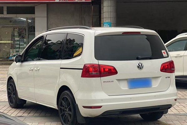 Volkswagen Sharan 2013, 90400 км, за 9176 USD