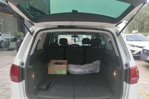Volkswagen Sharan 2013, 90400 км, за 9176 USD - фото 28