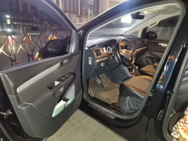 Volkswagen Sharan 2018, 74400 км, за 13021 USD - фото 17