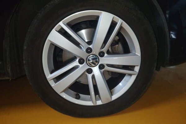Volkswagen Sharan 2018, 82300 км, за 13042 USD