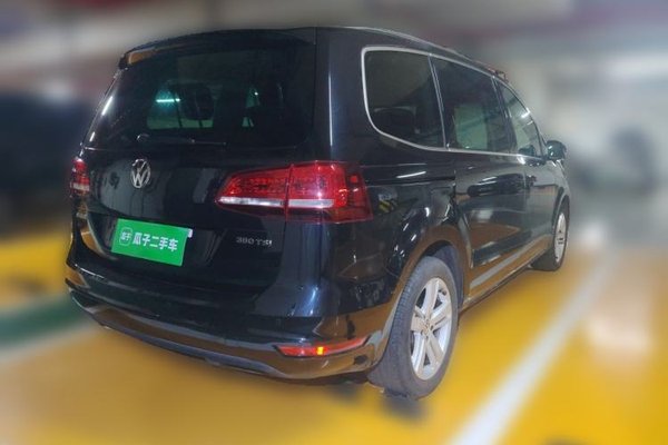 Volkswagen Sharan 2018, 82300 км, за 13042 USD