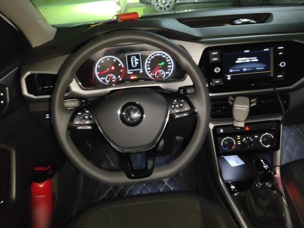 Volkswagen T-Cross 2020, 52800 км, за 8718 USD - фото 11