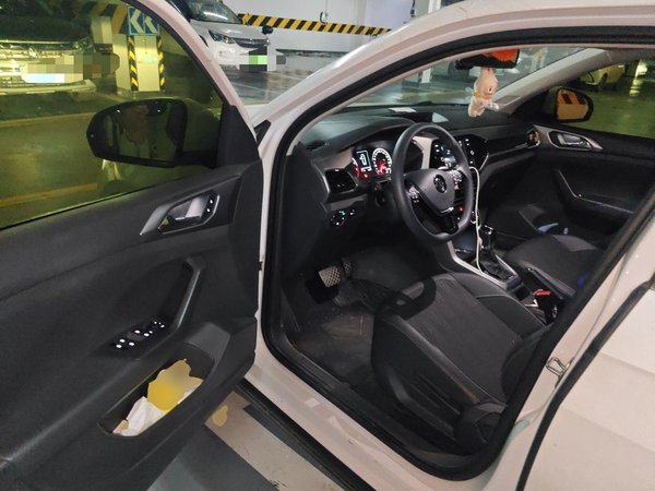 Volkswagen T-Cross 2020, 62200 км, за 8555 USD - фото 9