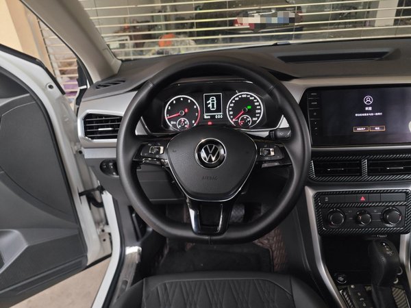 Volkswagen T-Cross 2021, 40300 км, за 10094 USD - фото 14