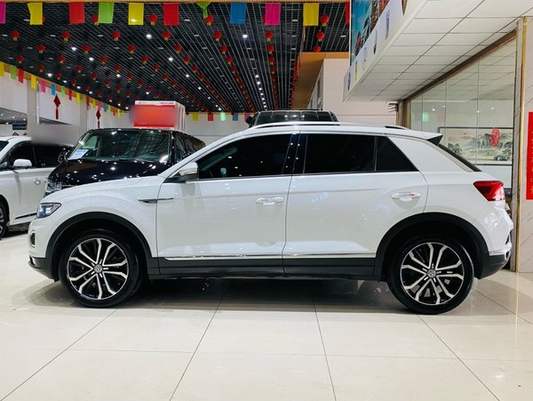 Volkswagen T-ROC 2018, 38600 км, за 11125 USD