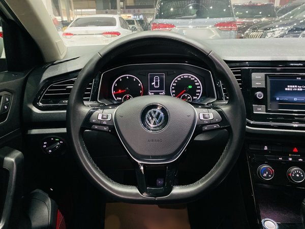 Volkswagen T-ROC 2018, 38600 км, за 11125 USD - фото 9