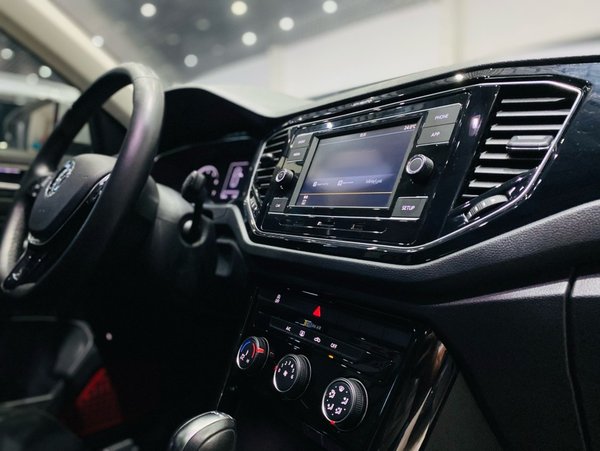 Volkswagen T-ROC 2018, 38600 км, за 11125 USD - фото 10