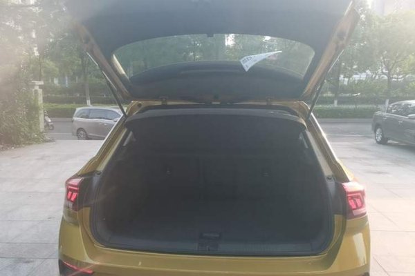 Volkswagen T-ROC 2018, 68000 км, за 10555 USD