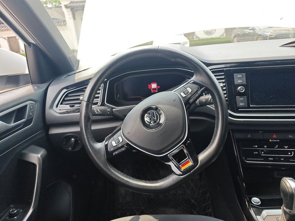 Volkswagen T-ROC 2019, 75300 км, за 11023 USD - фото 9