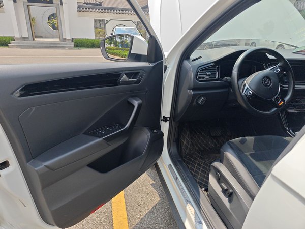 Volkswagen T-ROC 2019, 75300 км, за 11023 USD - фото 19