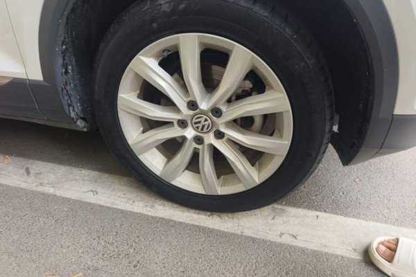 Volkswagen T-ROC 2019, 89900 км, за 9364 USD