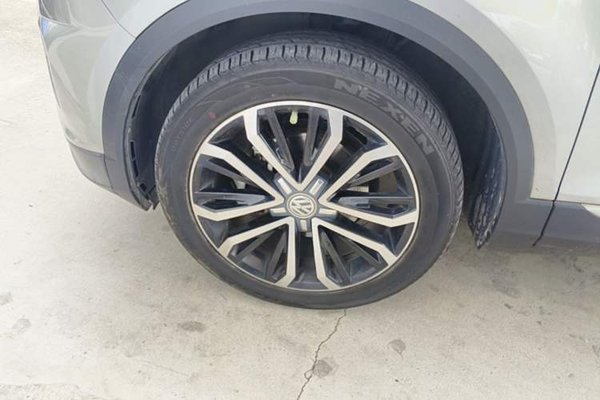 Volkswagen T-ROC 2020, 79200 км, за 11127 USD - фото 10