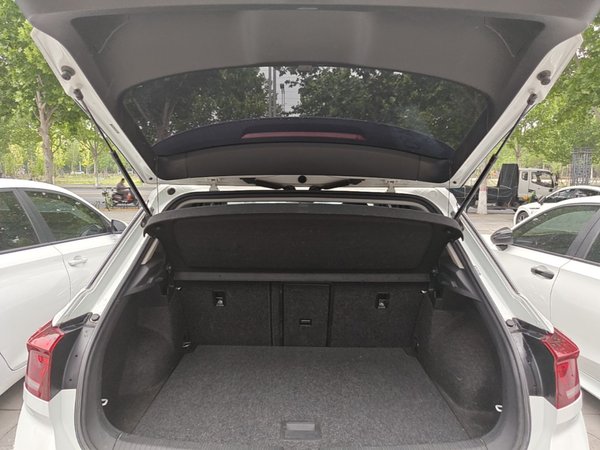 Volkswagen T-ROC 2020, 58300 км, за 11226 USD - фото 22