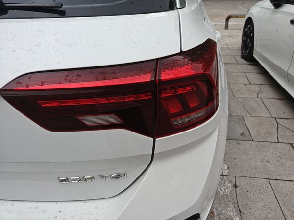 Volkswagen T-ROC 2020, 58300 км, за 11226 USD - фото 7