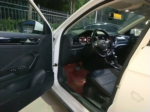 Volkswagen T-ROC 2020, 75900 км, за 12854 USD - фото 19