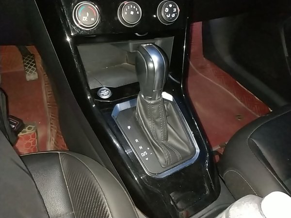 Volkswagen T-ROC 2020, 75900 км, за 12854 USD - фото 17