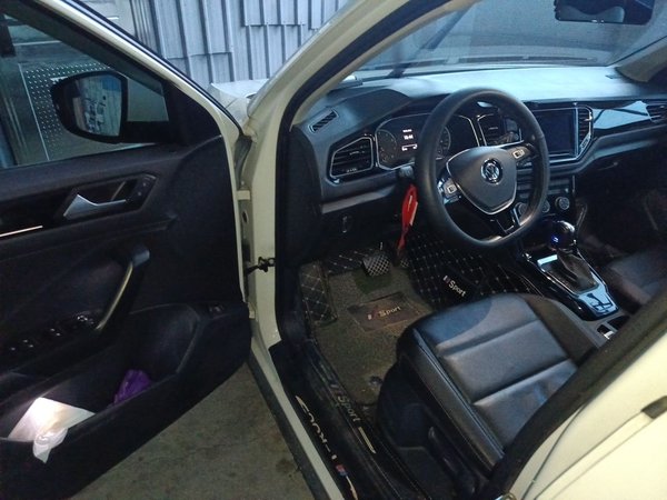 Volkswagen T-ROC 2020, 82700 км, за 8051 USD - фото 17