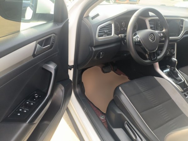 Volkswagen T-Roc 2021, 55900 км, за 12169 USD - фото 19