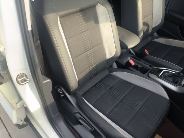 Volkswagen T-Roc 2021, 55900 км, за 12169 USD - фото 23