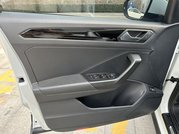 Volkswagen T-Roc 2021, 56800 км, за 14991 USD - фото 19