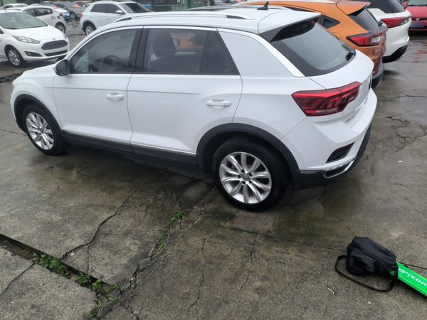 Volkswagen T-Roc 2021, 57200 км, за 11791 USD