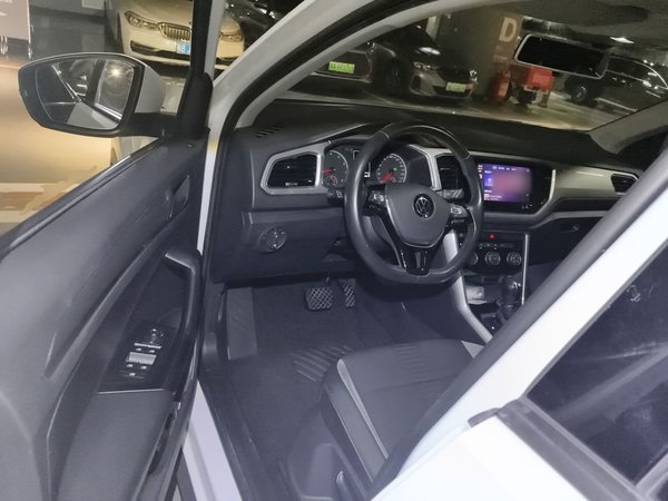 Volkswagen T-ROC 2021, 58800 км, за 9318 USD - фото 17