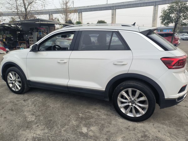 Volkswagen T-Roc 2021, 62400 км, за 10881 USD