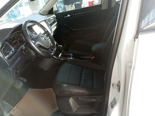 Volkswagen T-Roc 2021, 65500 км, за 15356 USD - фото 16