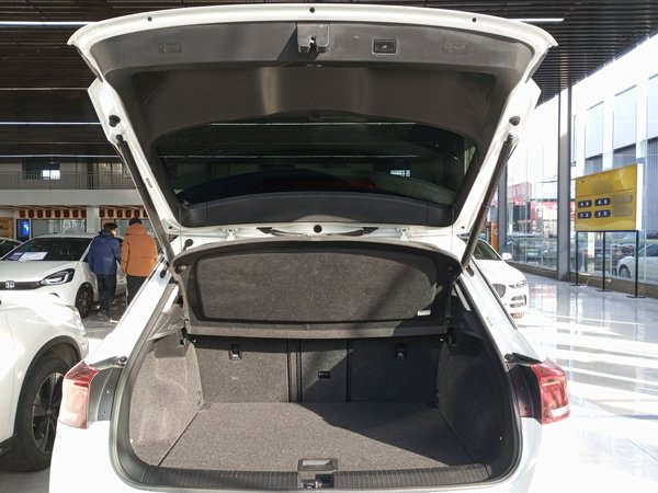 Volkswagen T-Roc 2021, 65500 км, за 15356 USD - фото 18