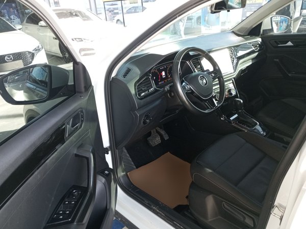 Volkswagen T-Roc 2021, 65500 км, за 15356 USD - фото 21