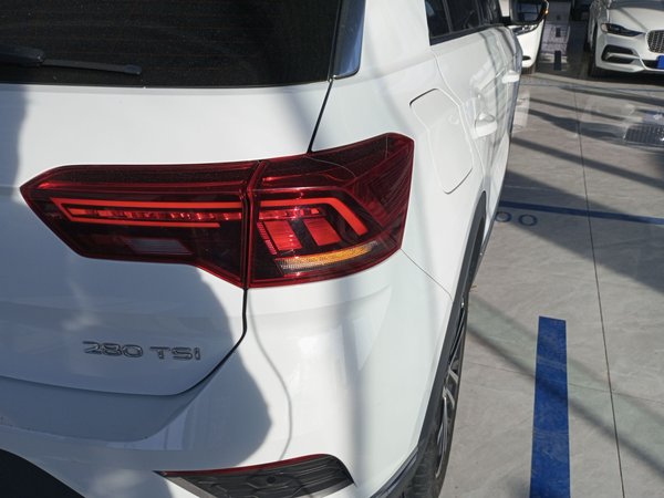 Volkswagen T-Roc 2021, 65500 км, за 15356 USD - фото 8