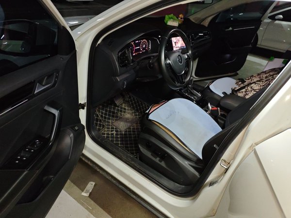 Volkswagen T-ROC 2021, 72400 км, за 10336 USD - фото 17