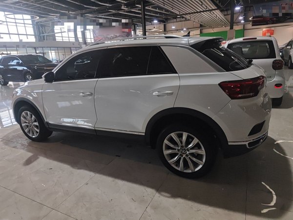 Volkswagen T-Roc 2022, 63800 км, за 13697 USD