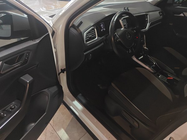 Volkswagen T-Roc 2022, 63800 км, за 13697 USD - фото 15