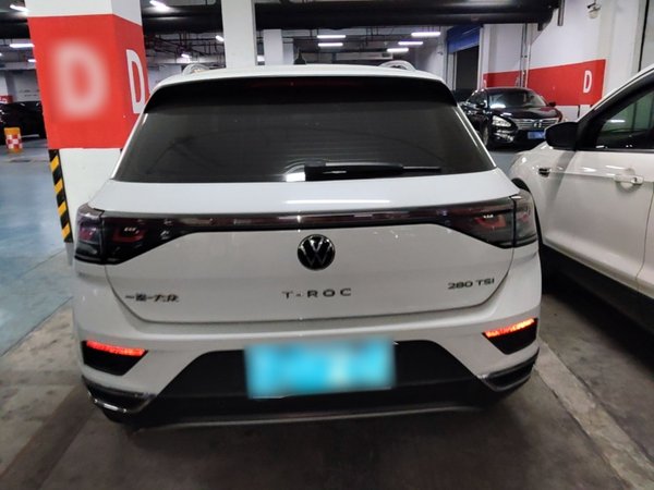 Volkswagen T-ROC 2023, 14200 км, за 18883 USD