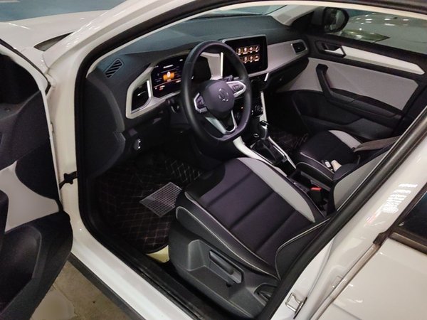 Volkswagen T-ROC 2023, 14200 км, за 18883 USD - фото 19