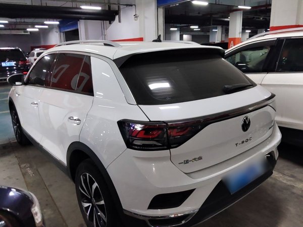 Volkswagen T-ROC 2023, 14200 км, за 18883 USD