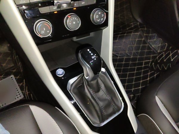 Volkswagen T-ROC 2023, 14200 км, за 18883 USD - фото 13