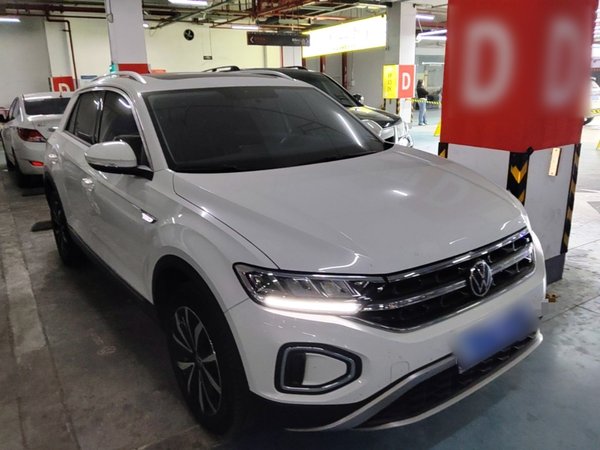 Volkswagen T-ROC 2023, 14200 км, за 18883 USD