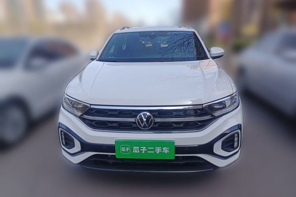 Volkswagen T-ROC 2023, 25700 км, за 17846 USD