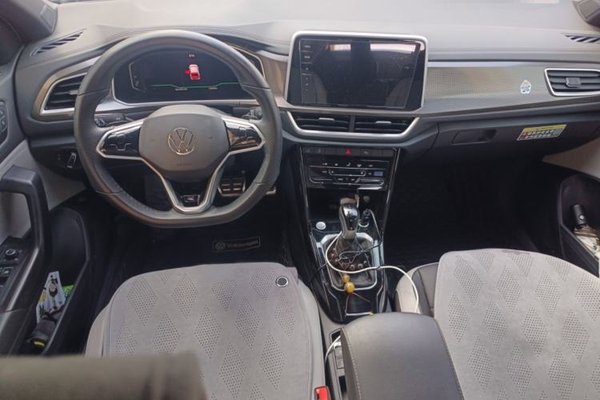 Volkswagen T-ROC 2023, 25700 км, за 17846 USD - фото 18