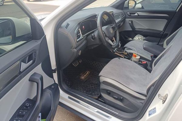 Volkswagen T-ROC 2023, 25700 км, за 17846 USD - фото 19