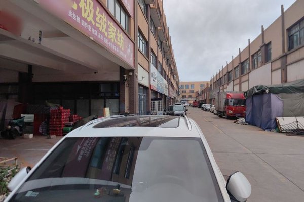 Volkswagen T-ROC 2023, 27900 км, за 14469 USD