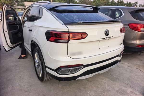 Volkswagen T-ROC 2023, 27900 км, за 14469 USD