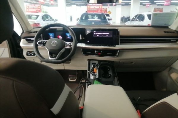Volkswagen Tavendor 2023, 11600 км, за 28305 USD - фото 24